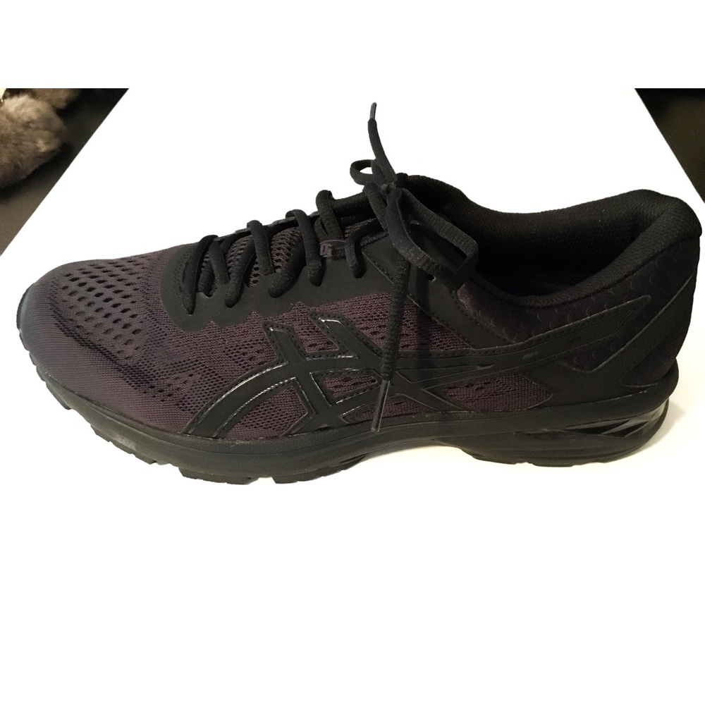 ASICS men’s tennis shoes